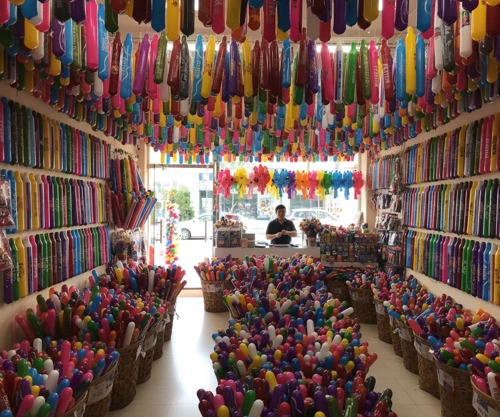 toko balon big boss balon menyediakan balon tepuk suporter siap pakai